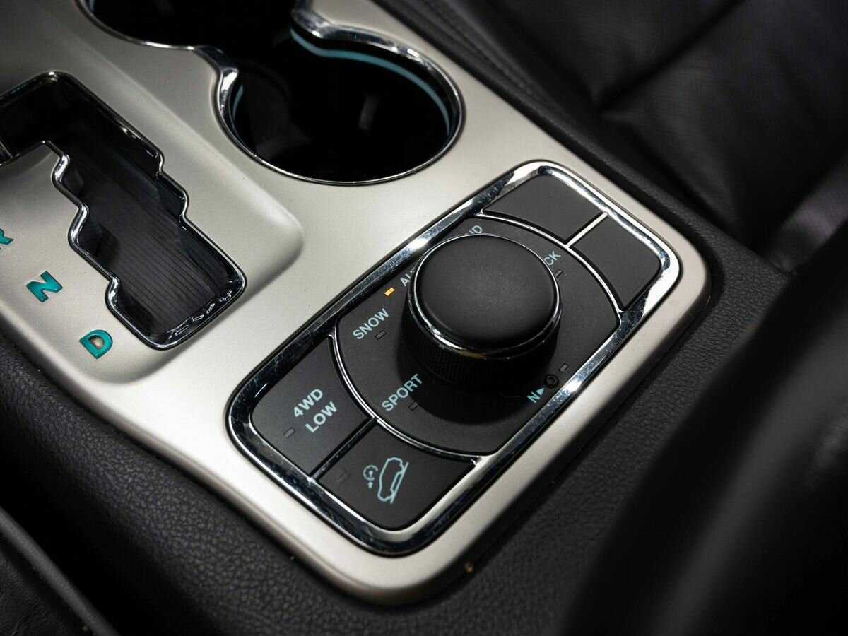 Купить Jeep Grand Cherokee с пробегом. Фото: #25