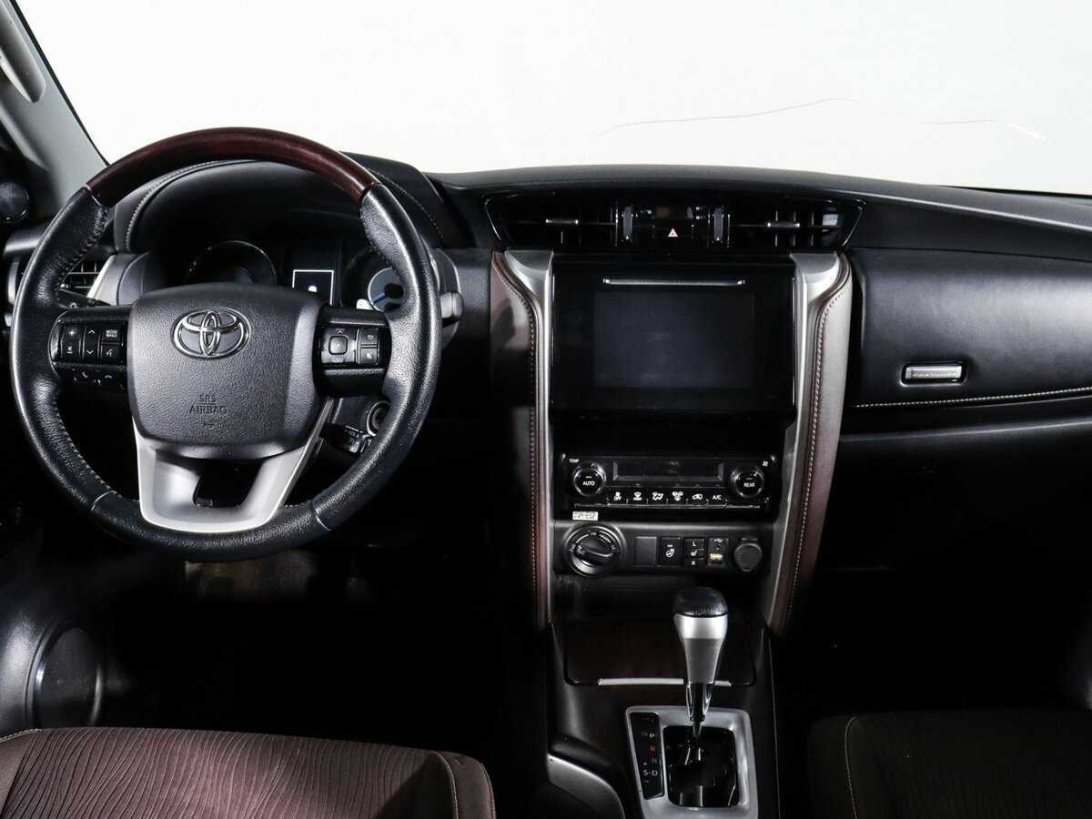 Купить Toyota Fortuner с пробегом. Фото: #8