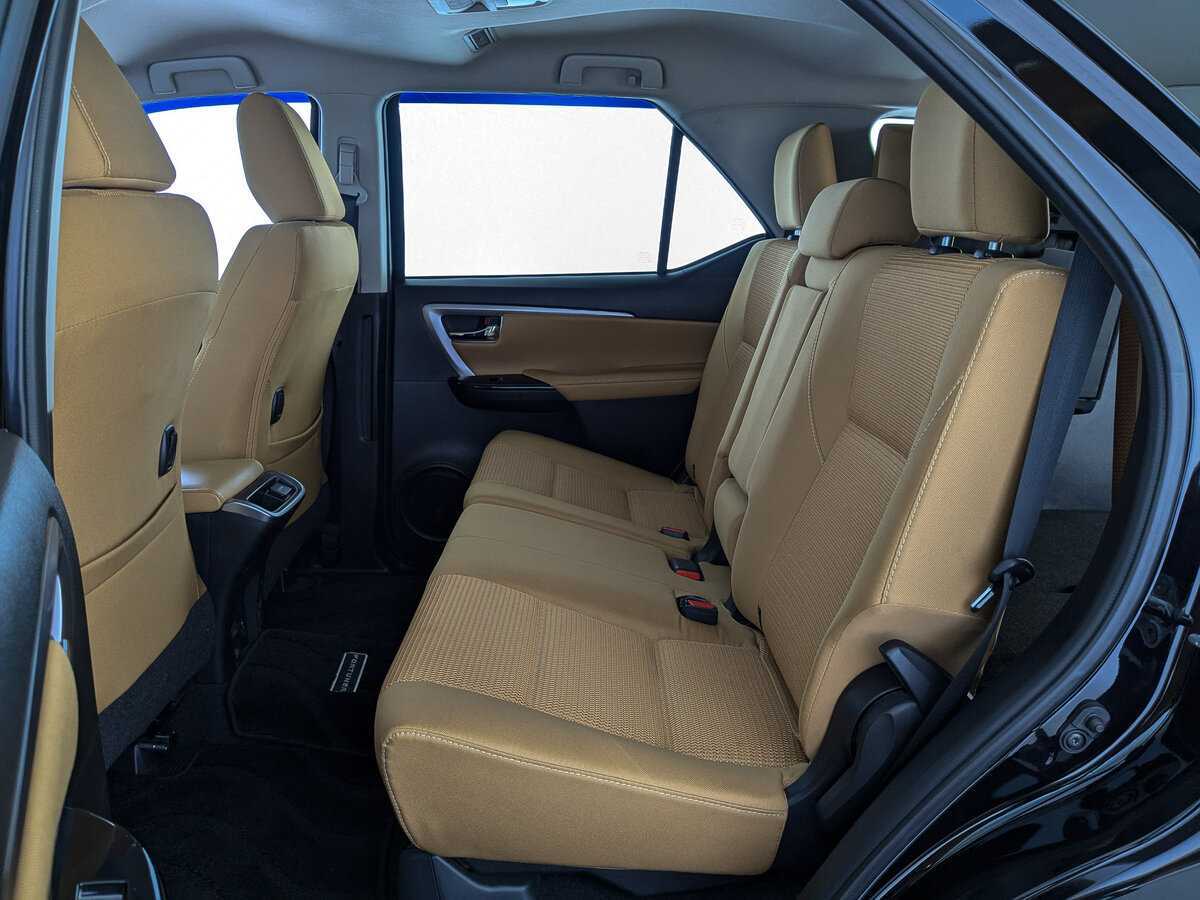 Купить Toyota Fortuner с пробегом. Фото: #13