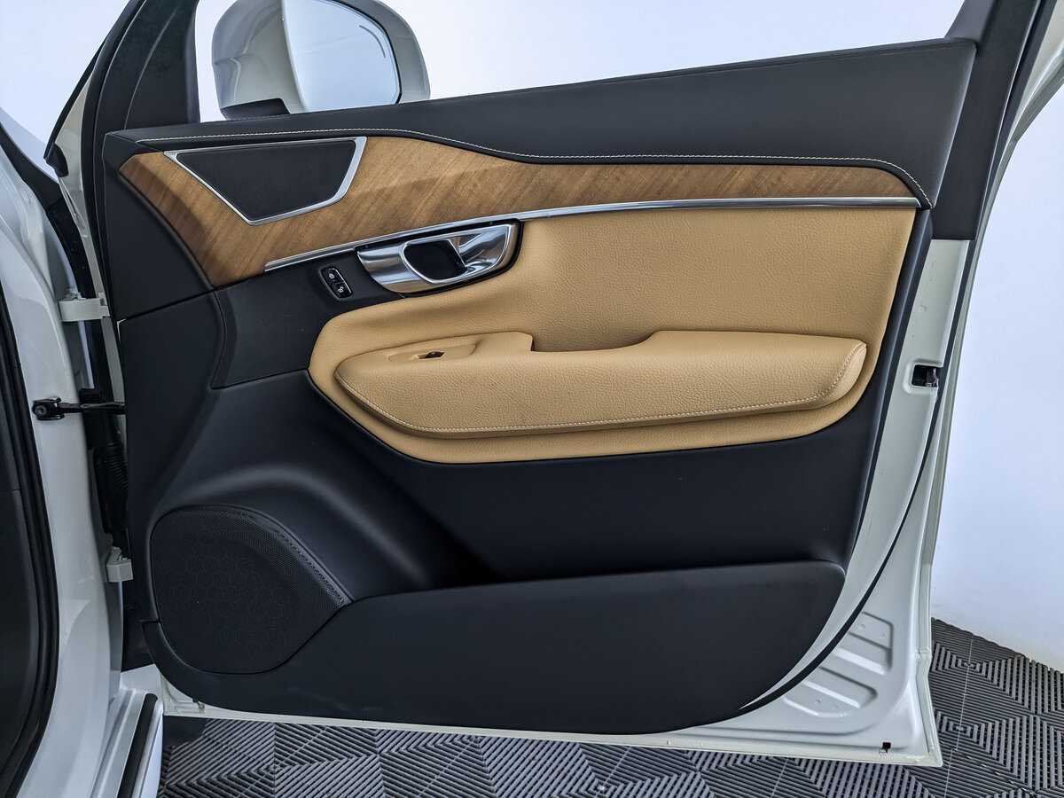 Купить Volvo XC90 с пробегом. Фото: #19