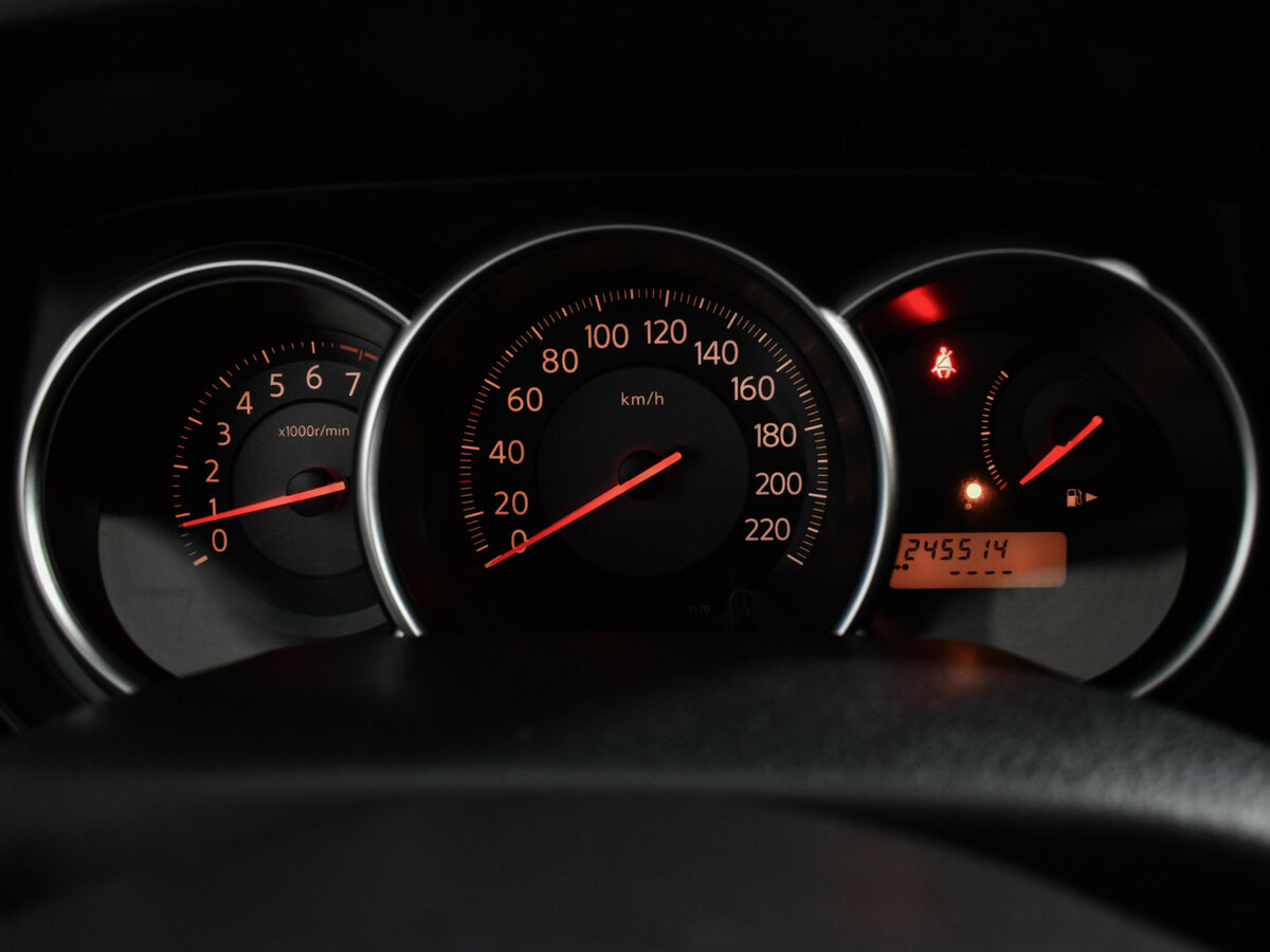 Купить Nissan Tiida с пробегом. Фото: #19