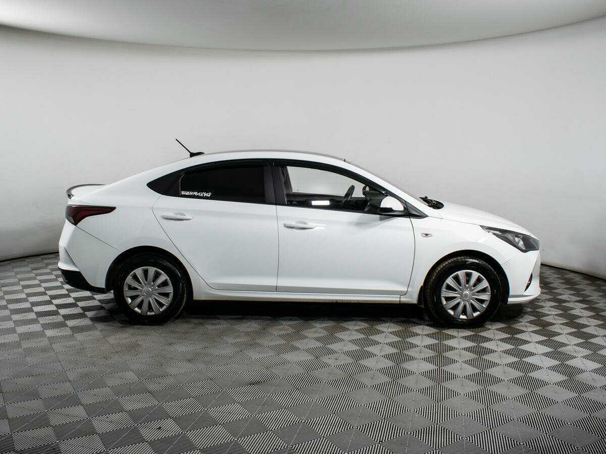 Купить Hyundai Solaris с пробегом. Фото: #3