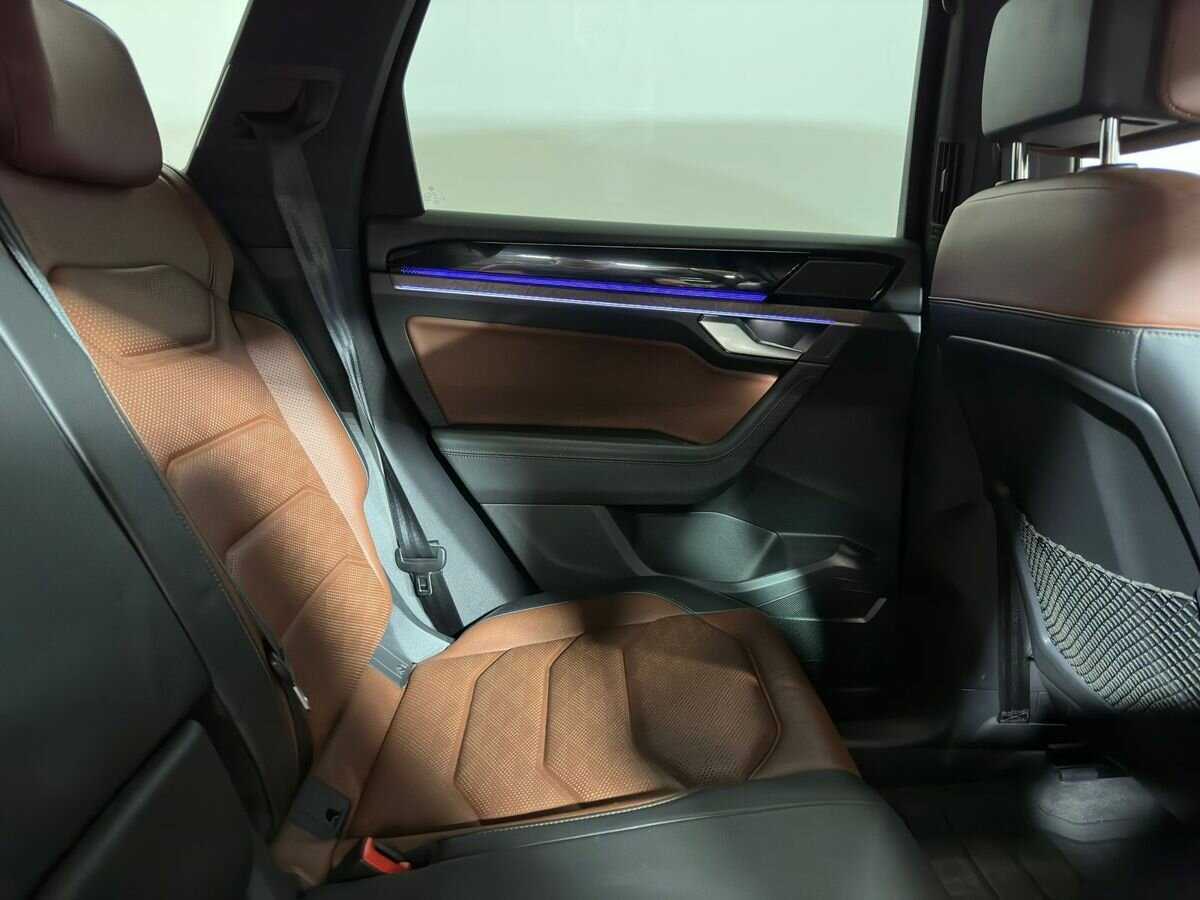 Купить Volkswagen Touareg с пробегом. Фото: #10