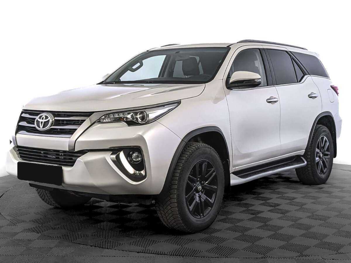 Купить Toyota Fortuner с пробегом. Фото: #0