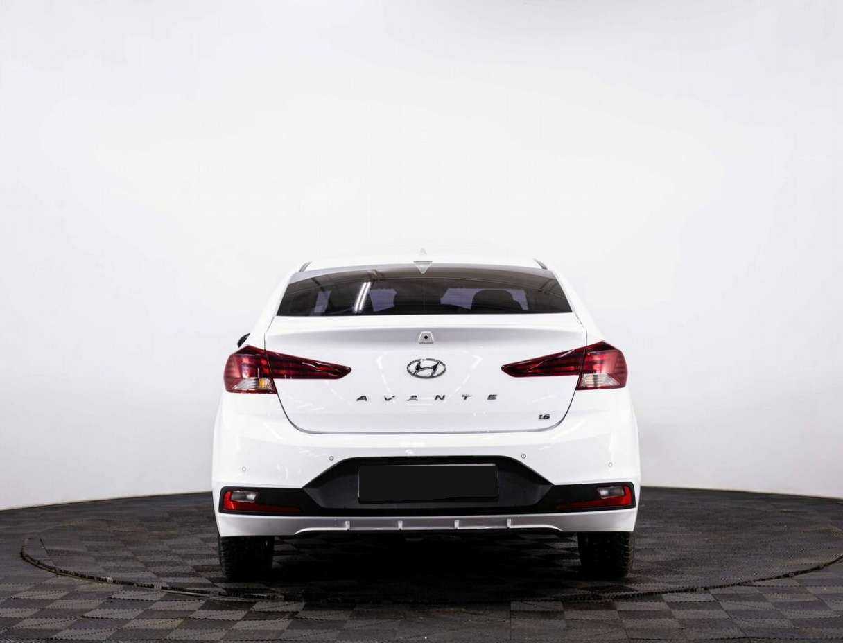 Купить Hyundai Avante с пробегом. Фото: #4