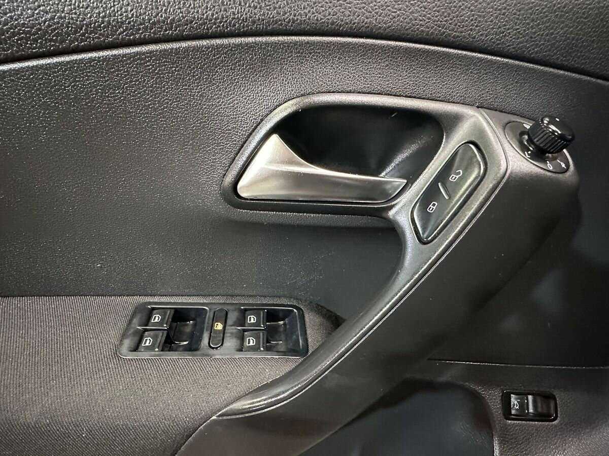 Купить Volkswagen Polo с пробегом. Фото: #12