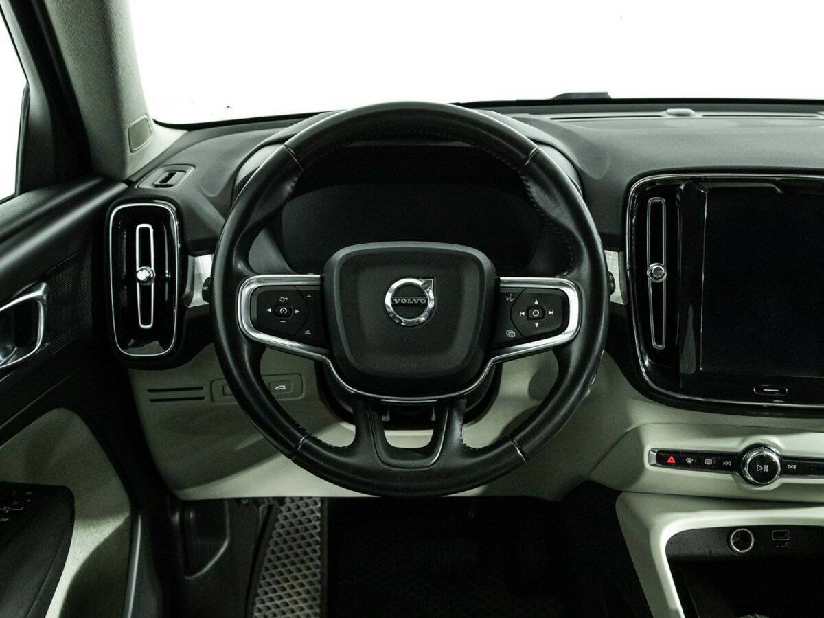 Купить Volvo XC40 с пробегом. Фото: #19