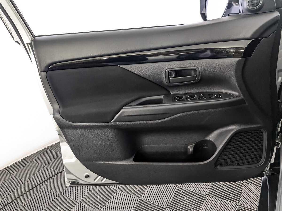 Купить Mitsubishi Outlander с пробегом. Фото: #18