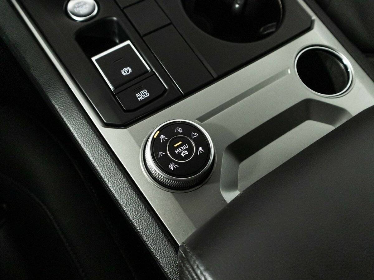 Купить Volkswagen Touareg с пробегом. Фото: #17
