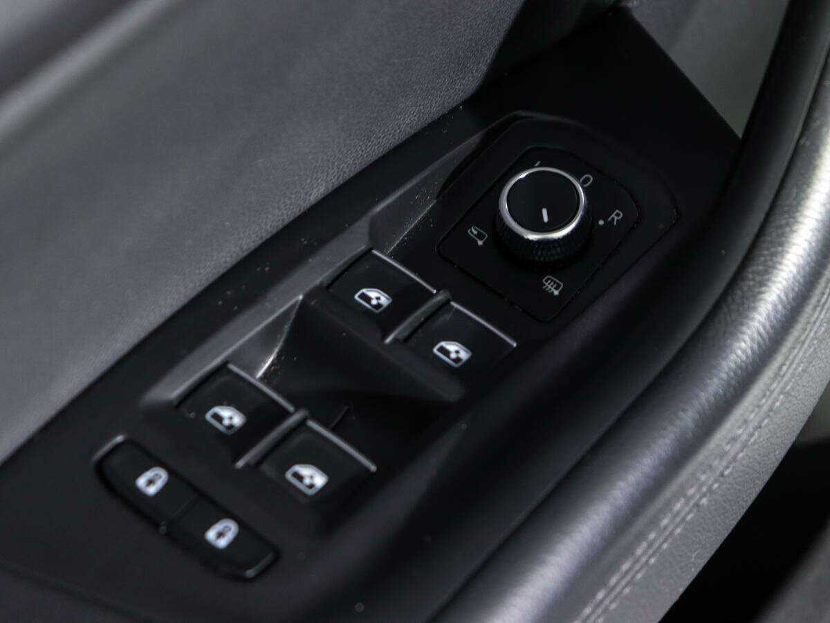 Купить Volkswagen Touareg с пробегом. Фото: #16