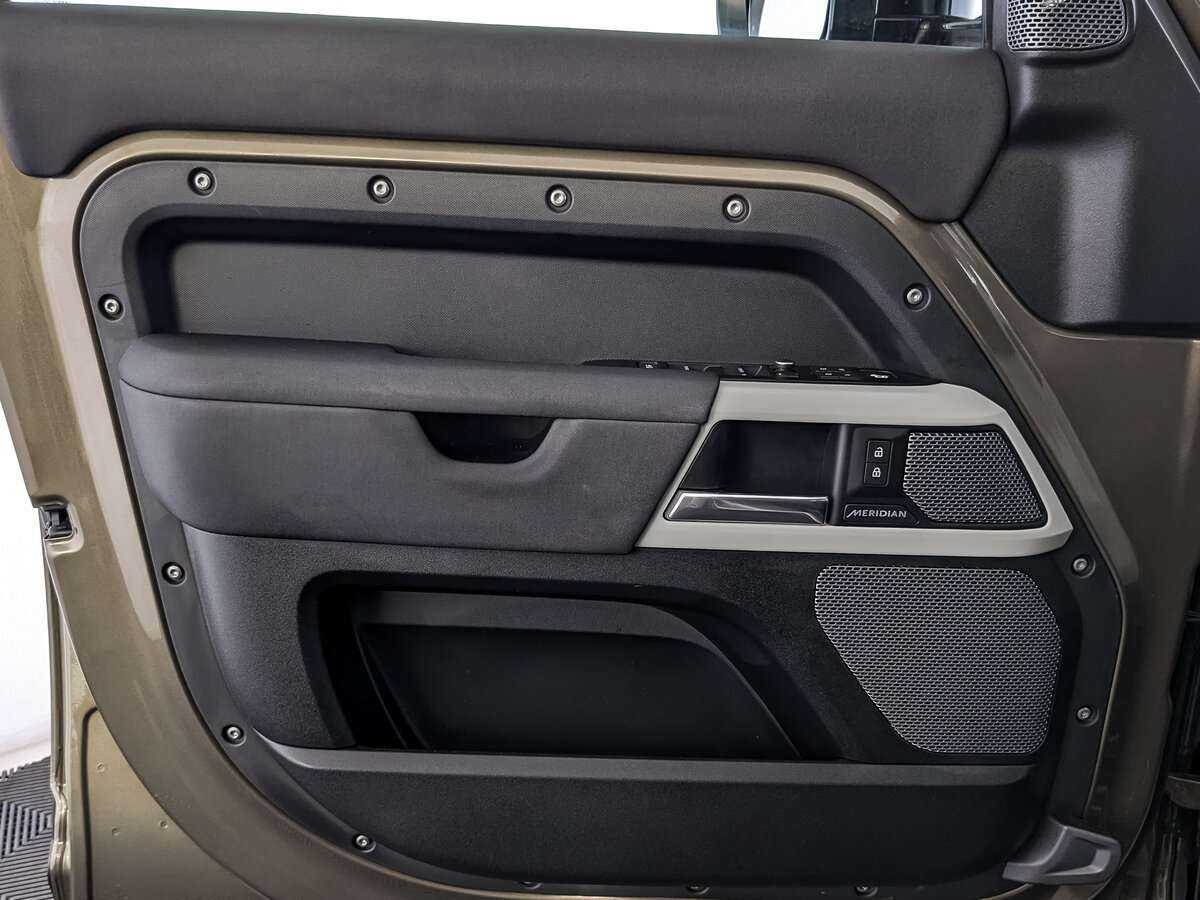 Купить Land Rover Defender с пробегом. Фото: #14