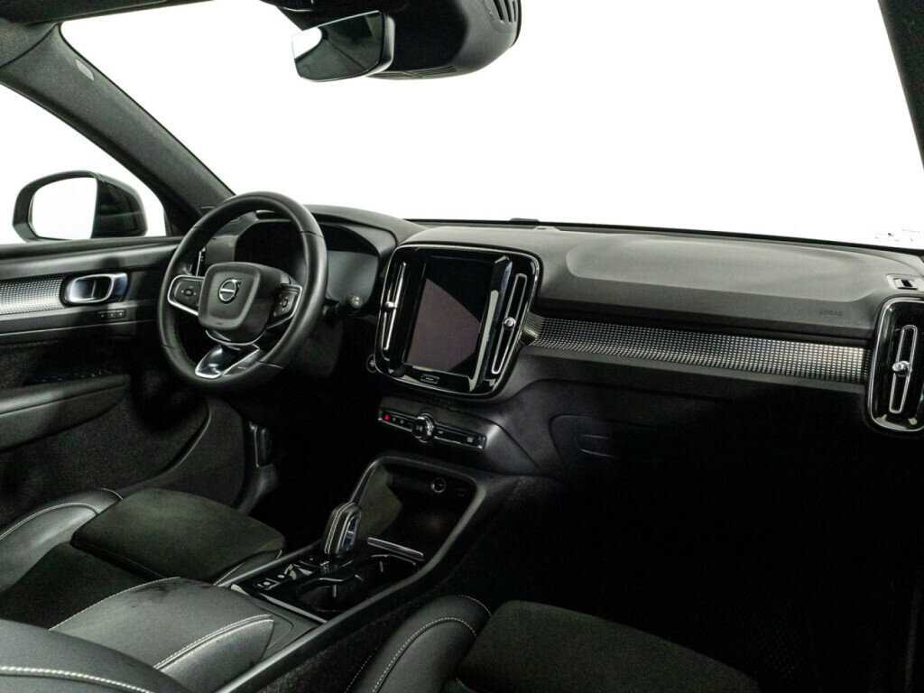 Купить Volvo XC40 с пробегом. Фото: #8
