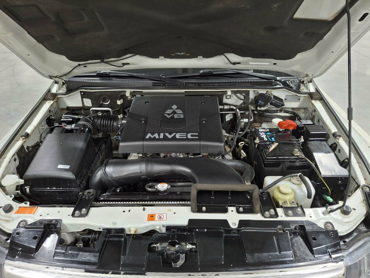 Купить Mitsubishi Pajero с пробегом. Фото: #8