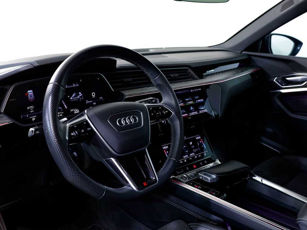 Купить Audi e-tron с пробегом. Фото: #11