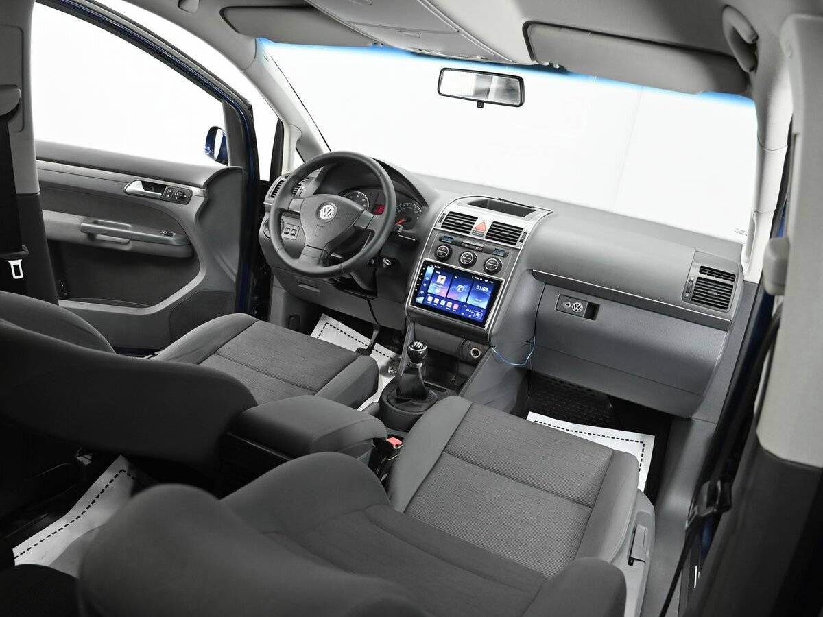 Купить Volkswagen Touran с пробегом. Фото: #12