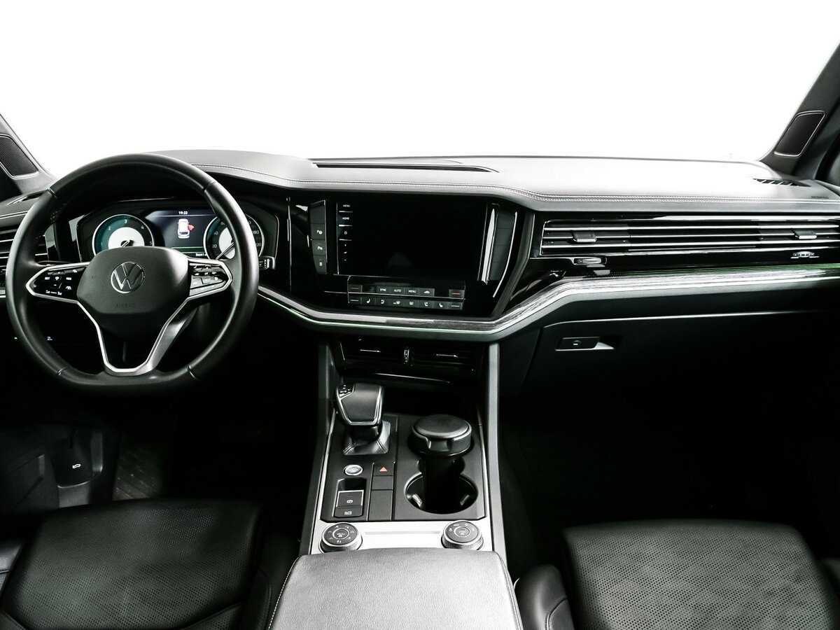 Купить Volkswagen Touareg с пробегом. Фото: #10