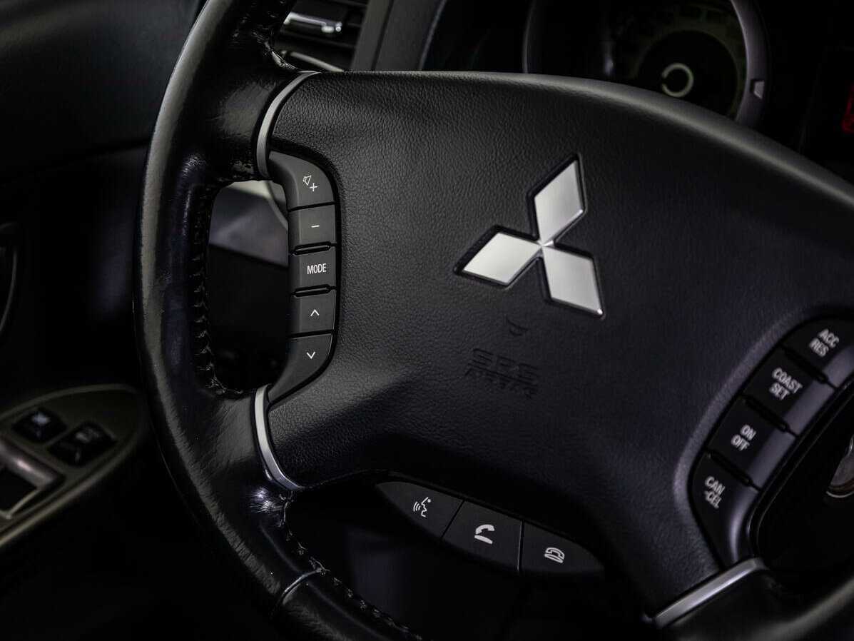 Купить Mitsubishi Pajero с пробегом. Фото: #18