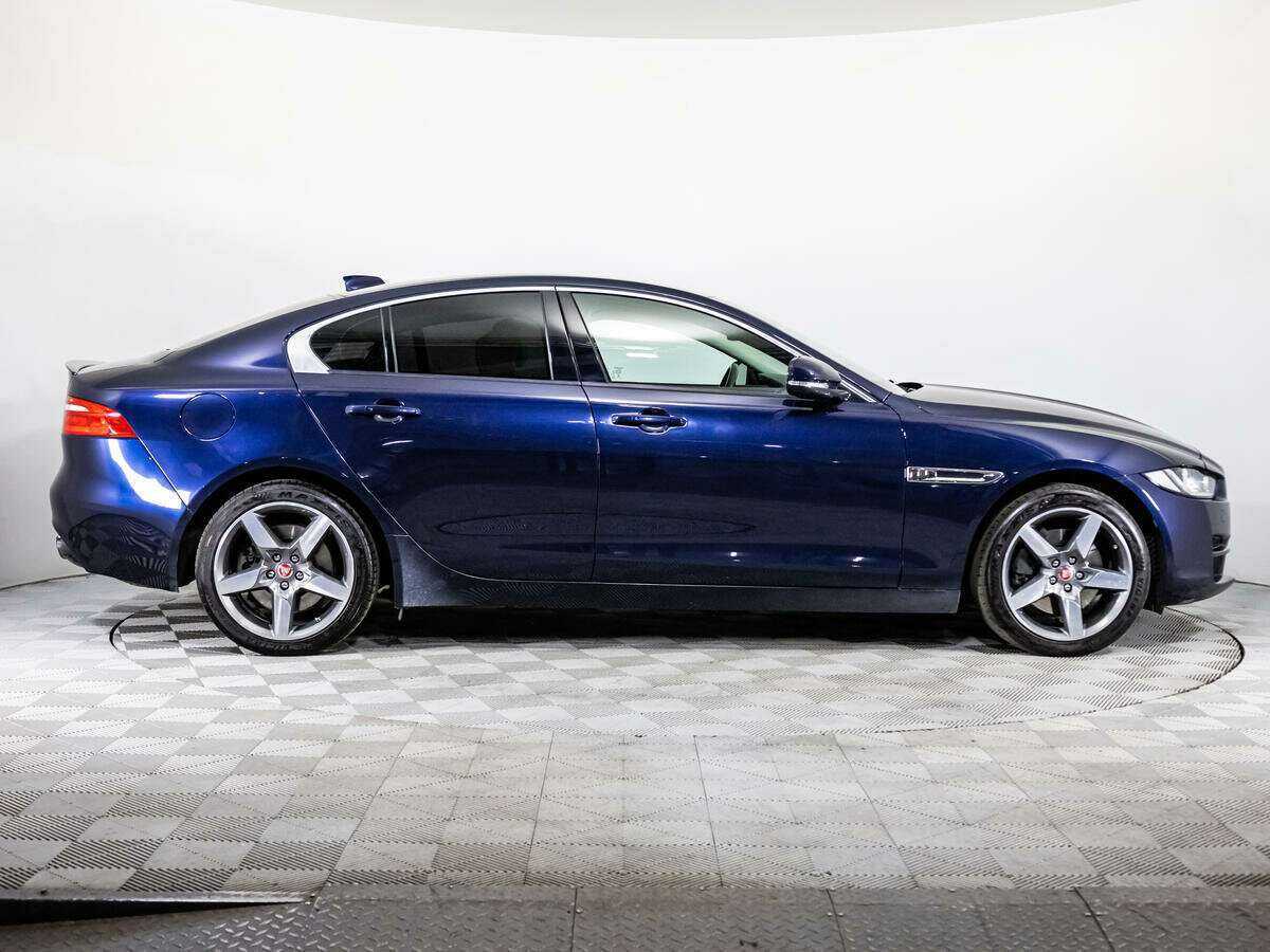 Купить Jaguar XE с пробегом. Фото: #3
