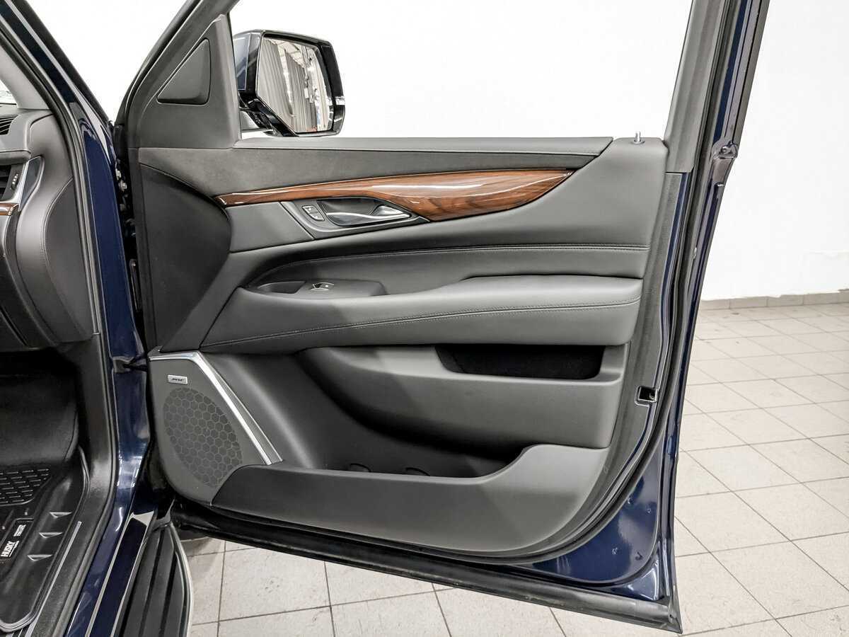 Купить Cadillac Escalade с пробегом. Фото: #21