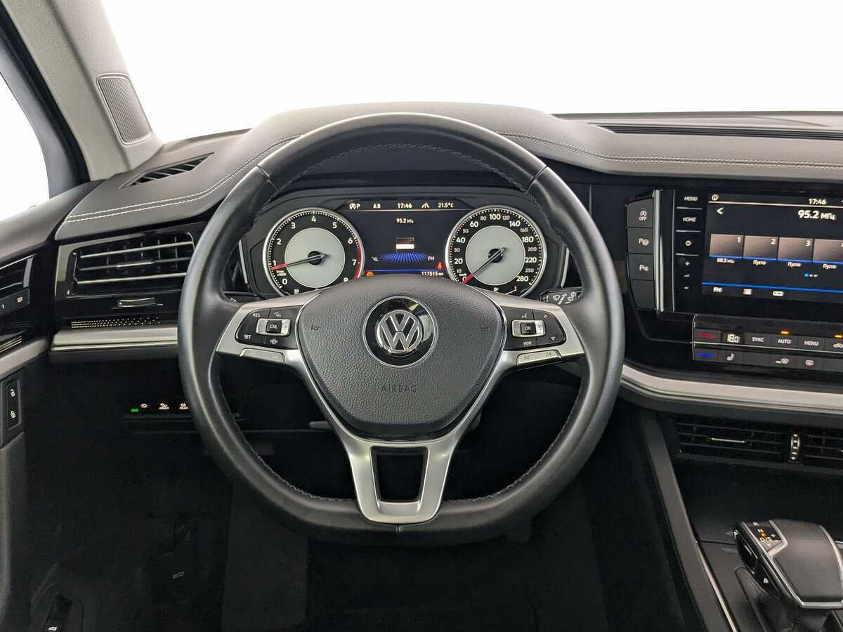 Купить Volkswagen Touareg с пробегом. Фото: #17