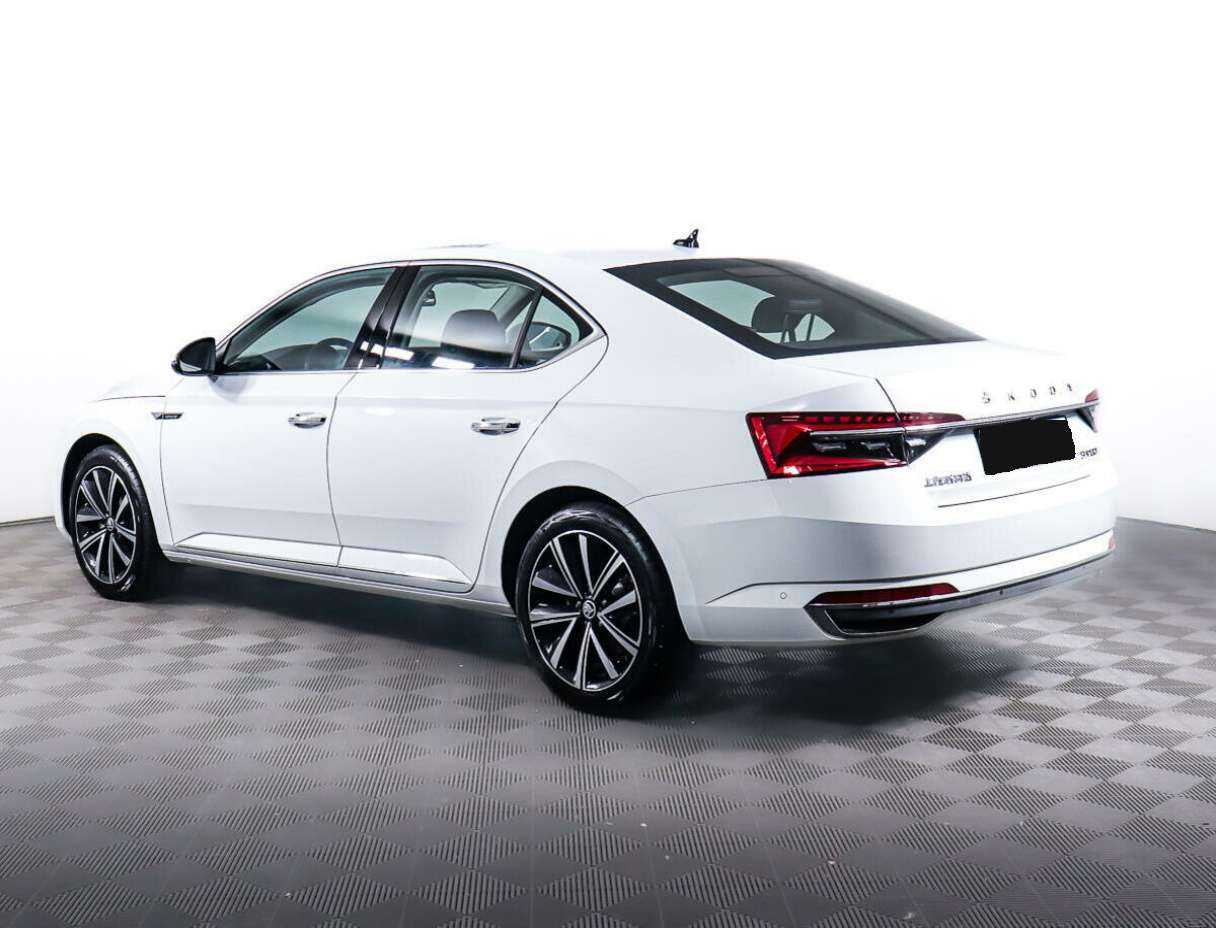 Купить Skoda Superb с пробегом. Фото: #4