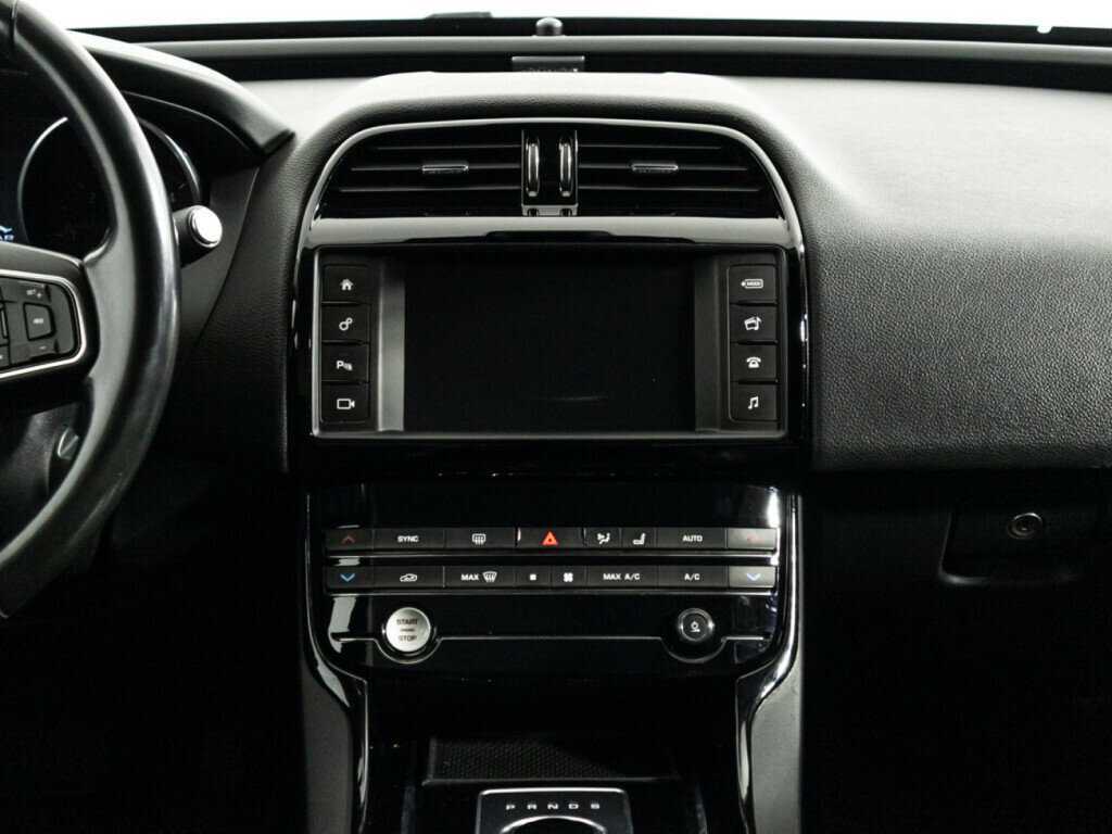 Купить Jaguar XE с пробегом. Фото: #13