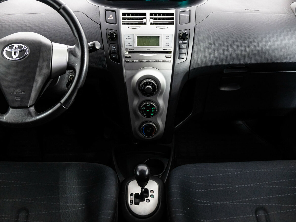 Купить Toyota Yaris с пробегом. Фото: #11