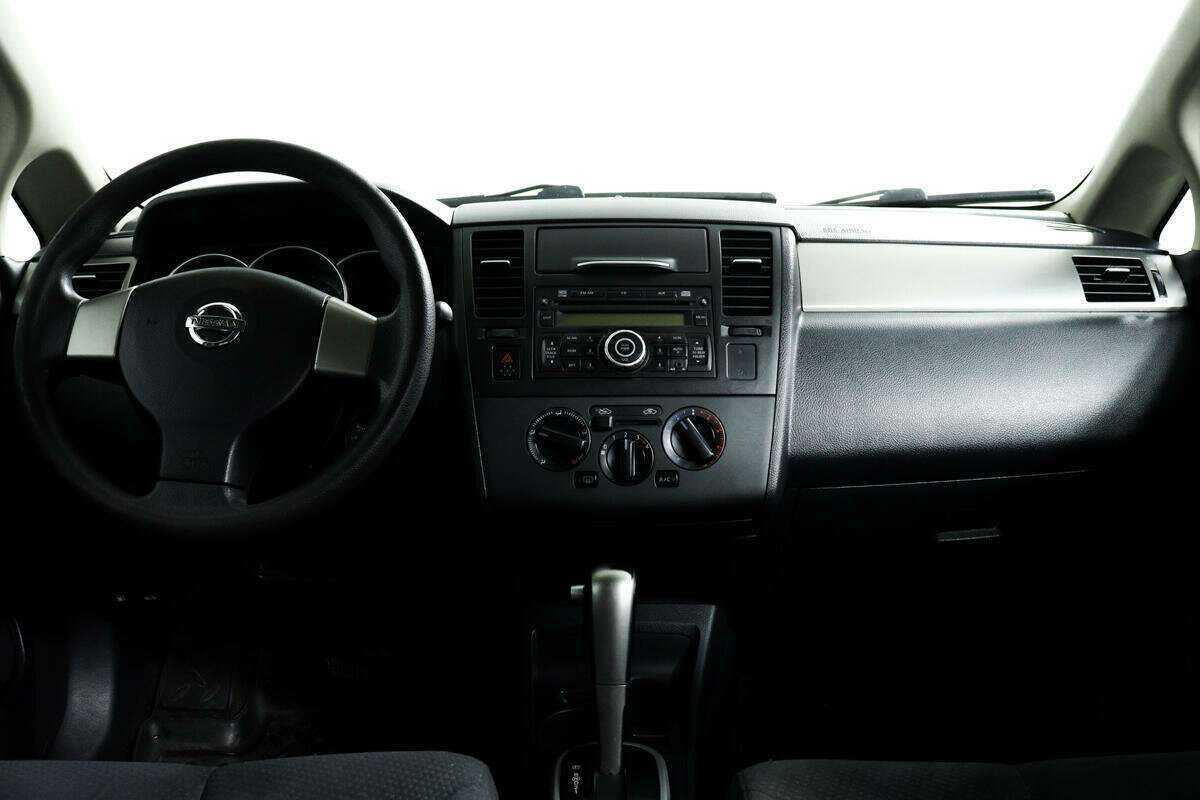 Купить Nissan Tiida с пробегом. Фото: #10