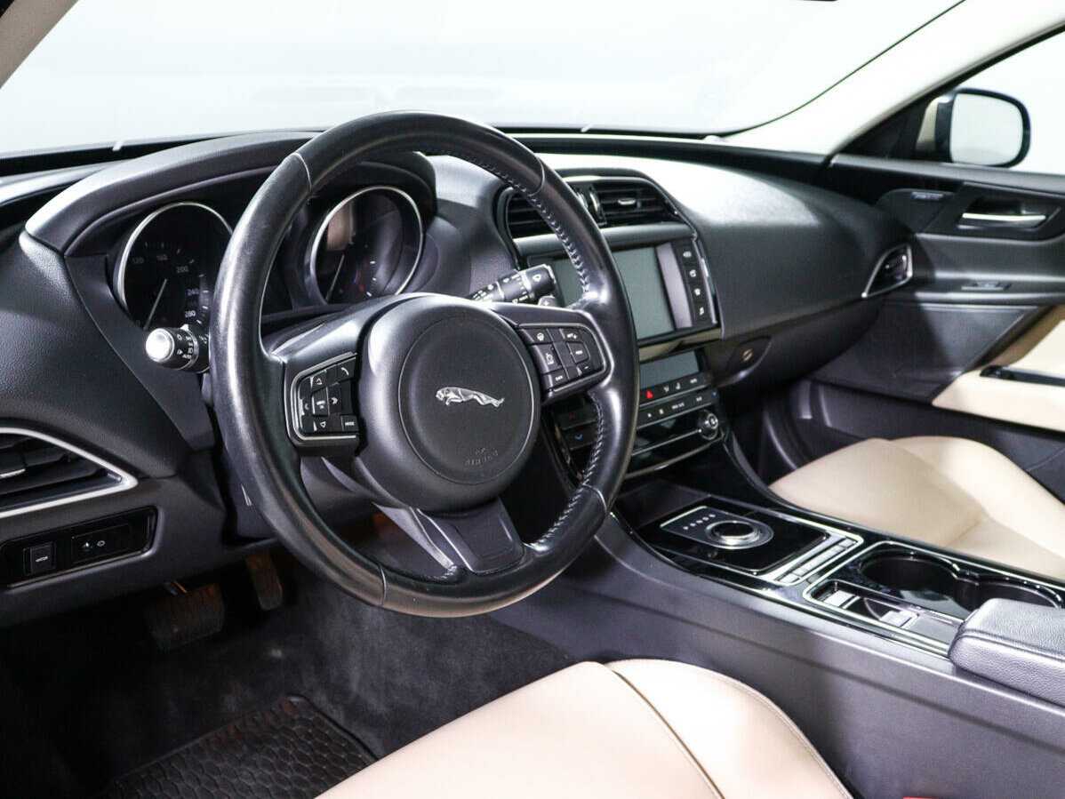 Купить Jaguar XE с пробегом. Фото: #13