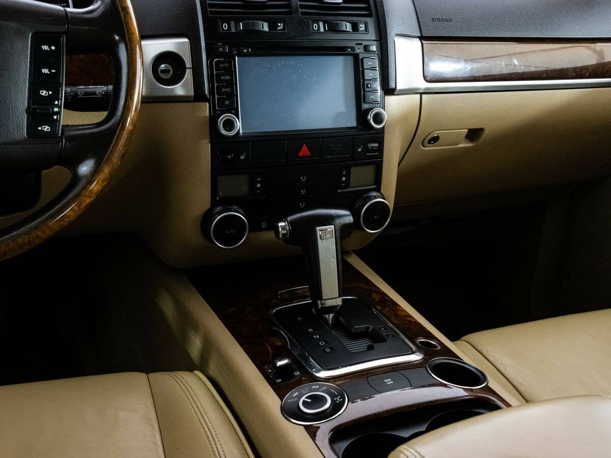 Купить Volkswagen Touareg с пробегом. Фото: #13