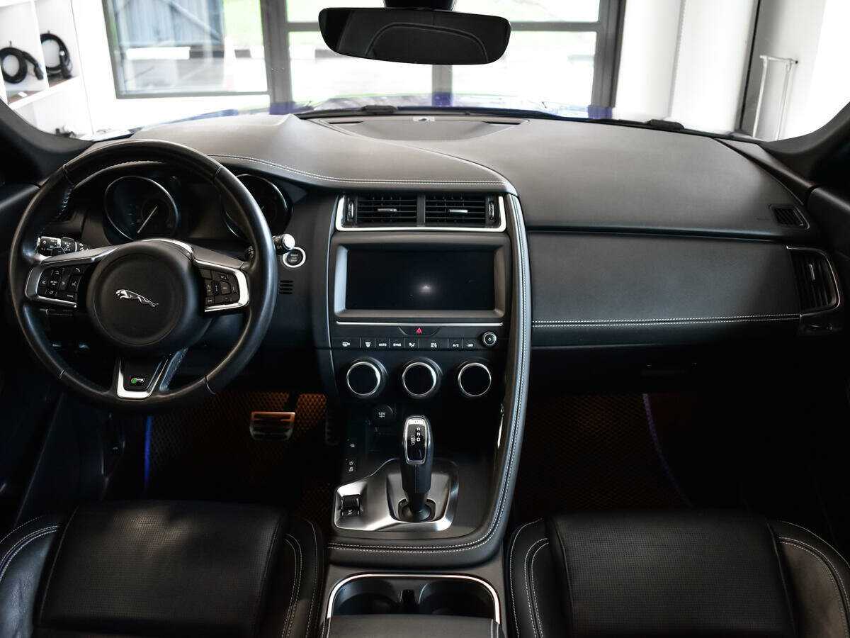 Купить Jaguar E-Pace с пробегом. Фото: #11