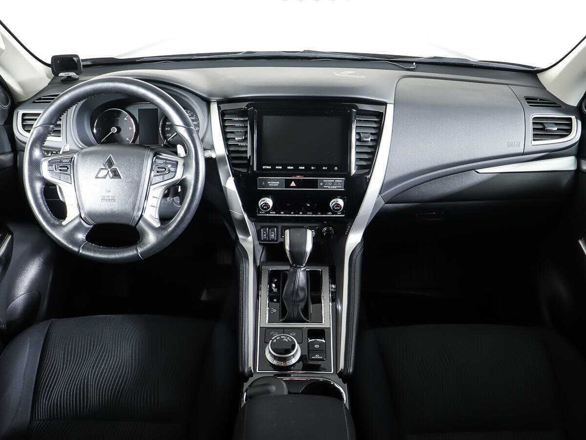 Купить Mitsubishi Pajero Sport с пробегом. Фото: #8