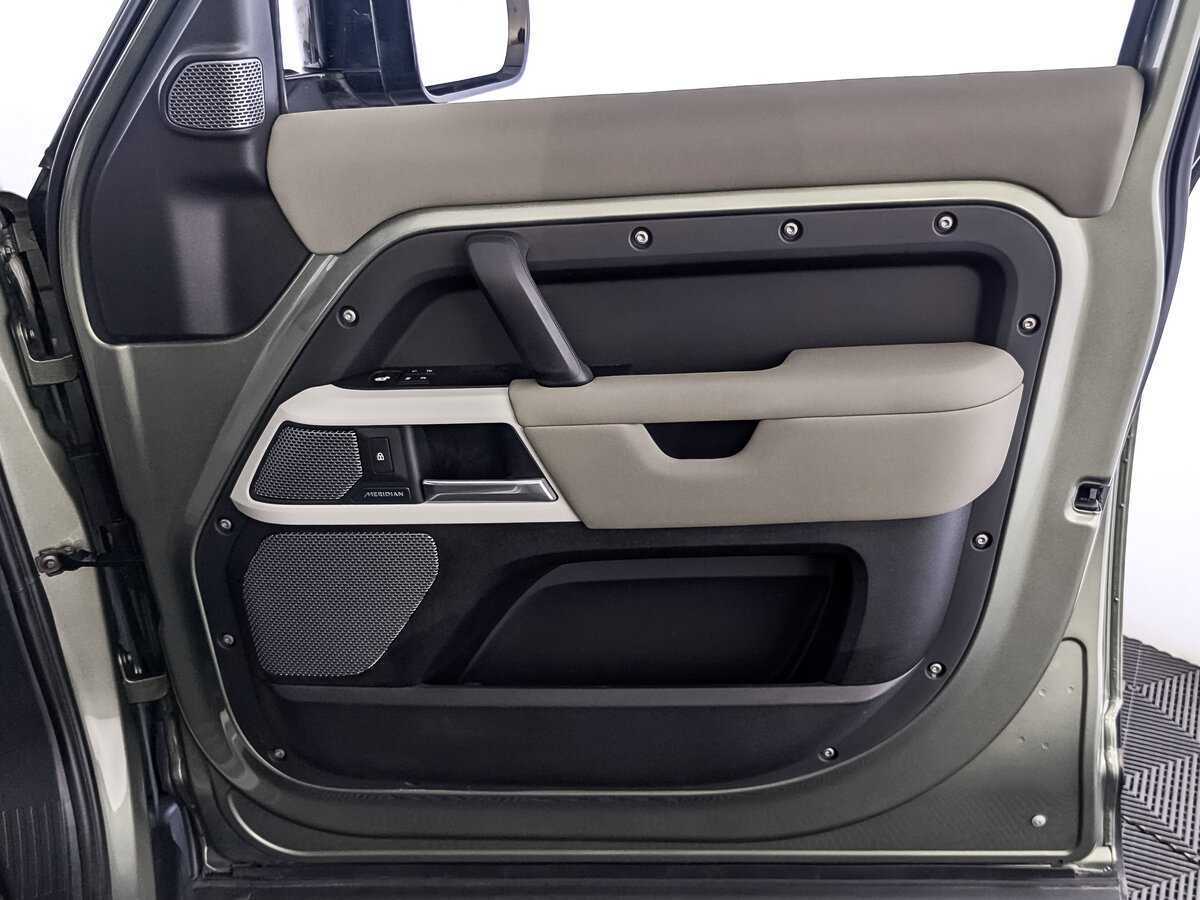 Купить Land Rover Defender с пробегом. Фото: #24