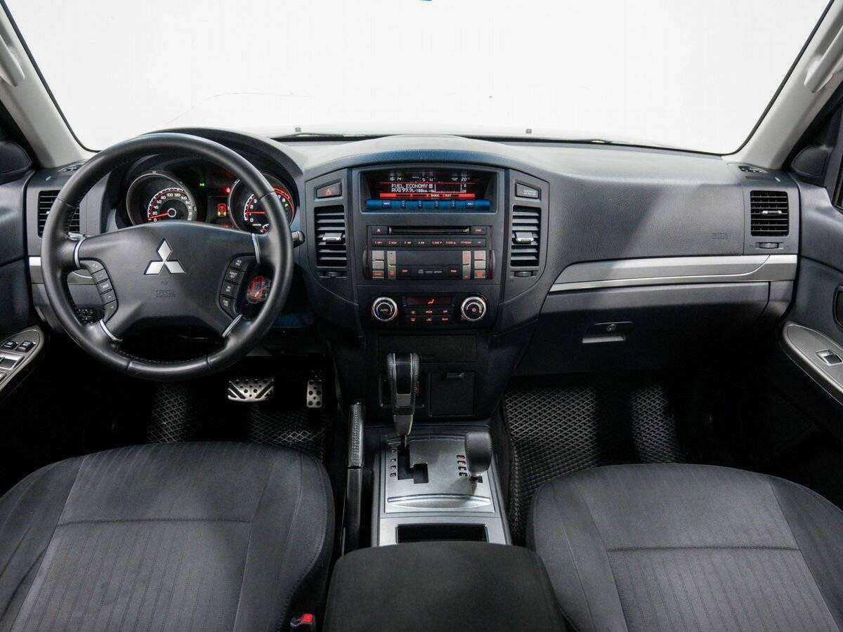 Купить Mitsubishi Pajero с пробегом. Фото: #11