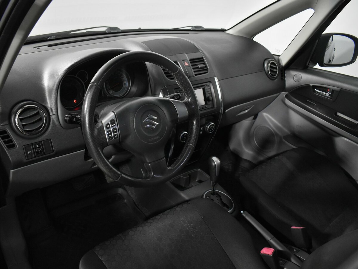 Купить Suzuki SX4 с пробегом. Фото: #7
