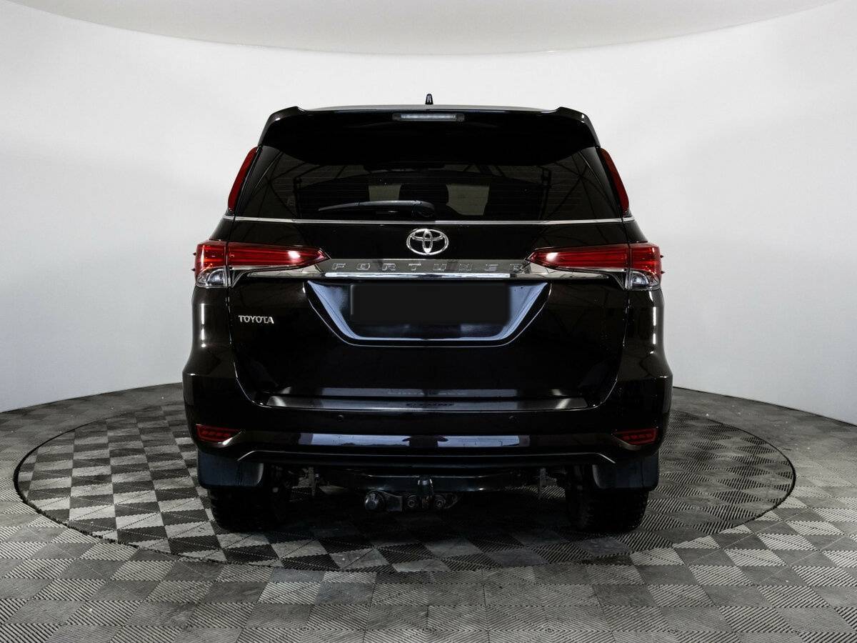 Купить Toyota Fortuner с пробегом. Фото: #6