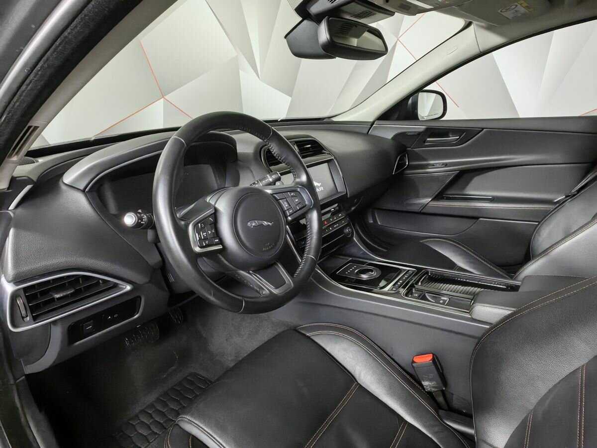 Купить Jaguar XE с пробегом. Фото: #13
