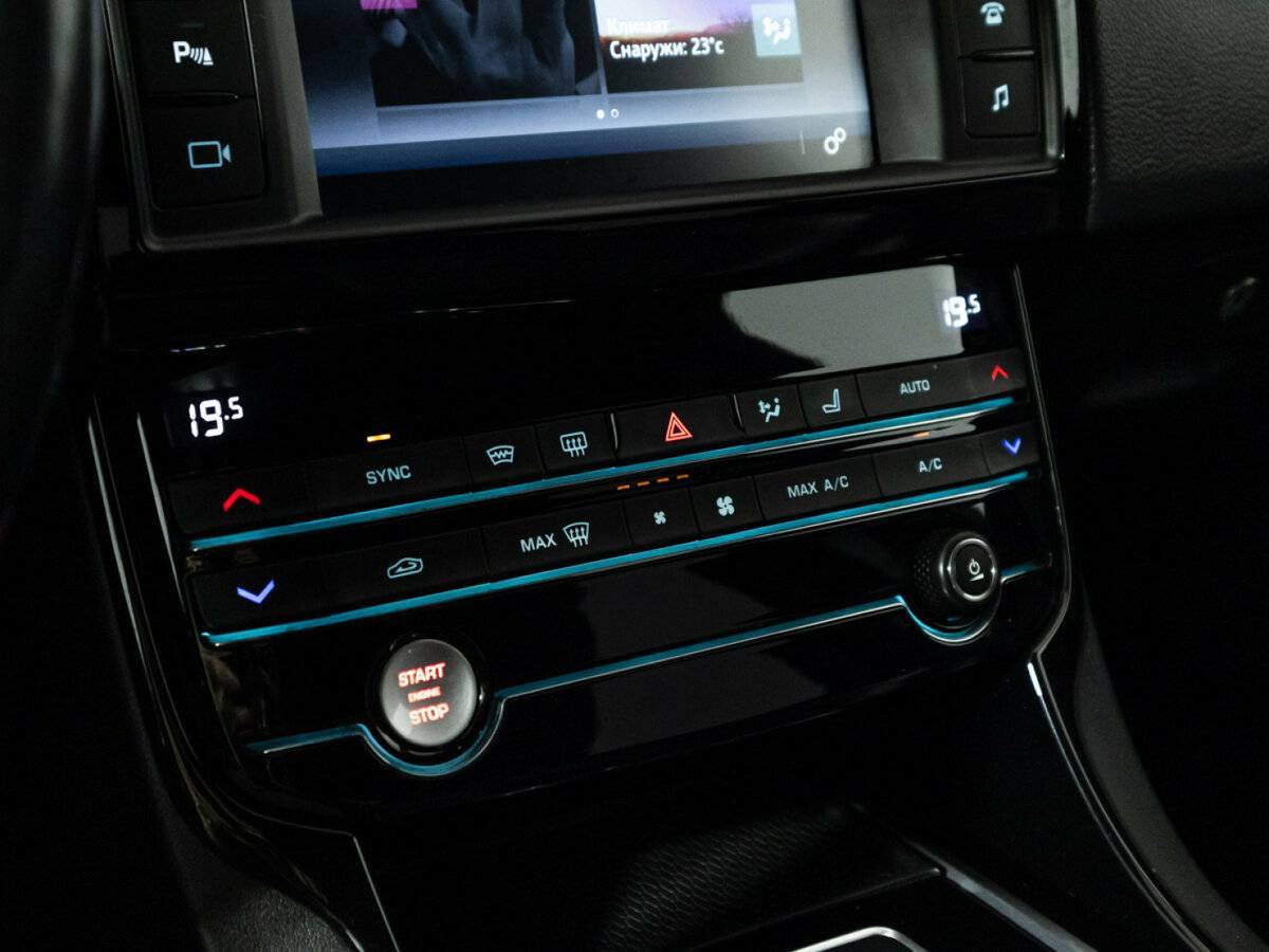 Купить Jaguar XE с пробегом. Фото: #16