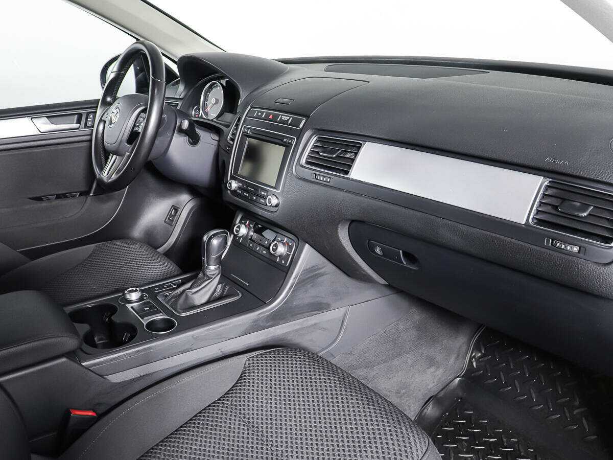 Купить Volkswagen Touareg с пробегом. Фото: #8