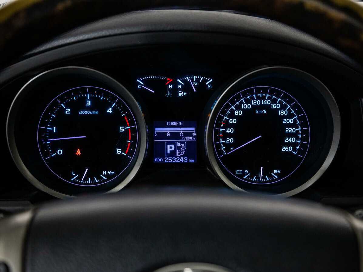 Купить Toyota Land Cruiser с пробегом. Фото: #9