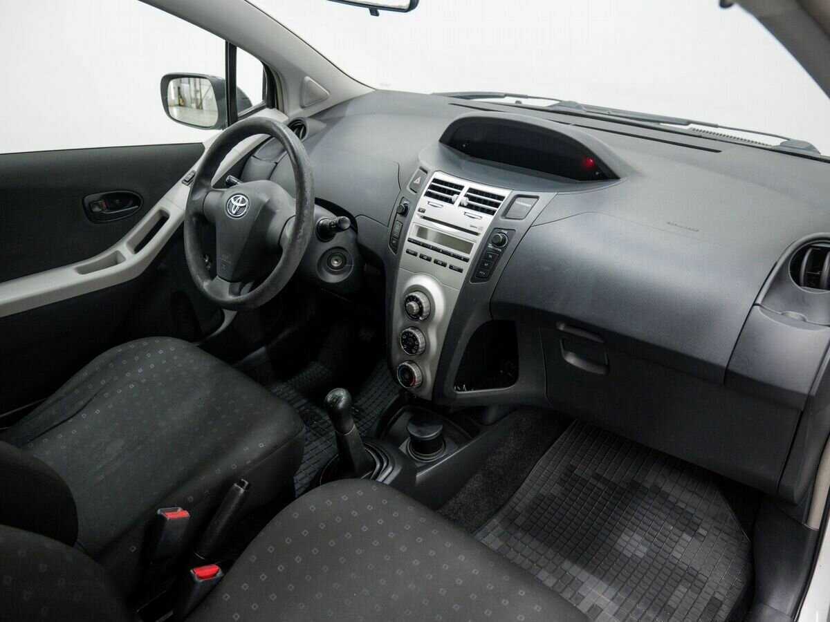 Купить Toyota Yaris с пробегом. Фото: #6