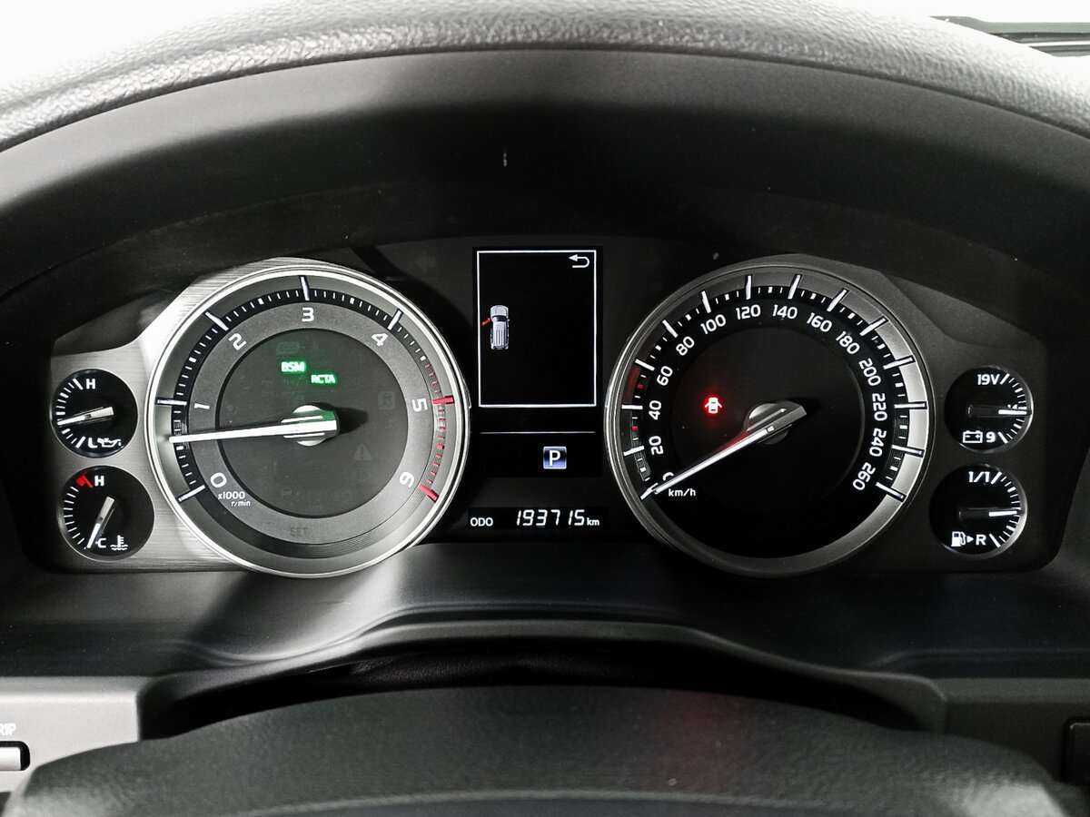 Купить Toyota Land Cruiser с пробегом. Фото: #10