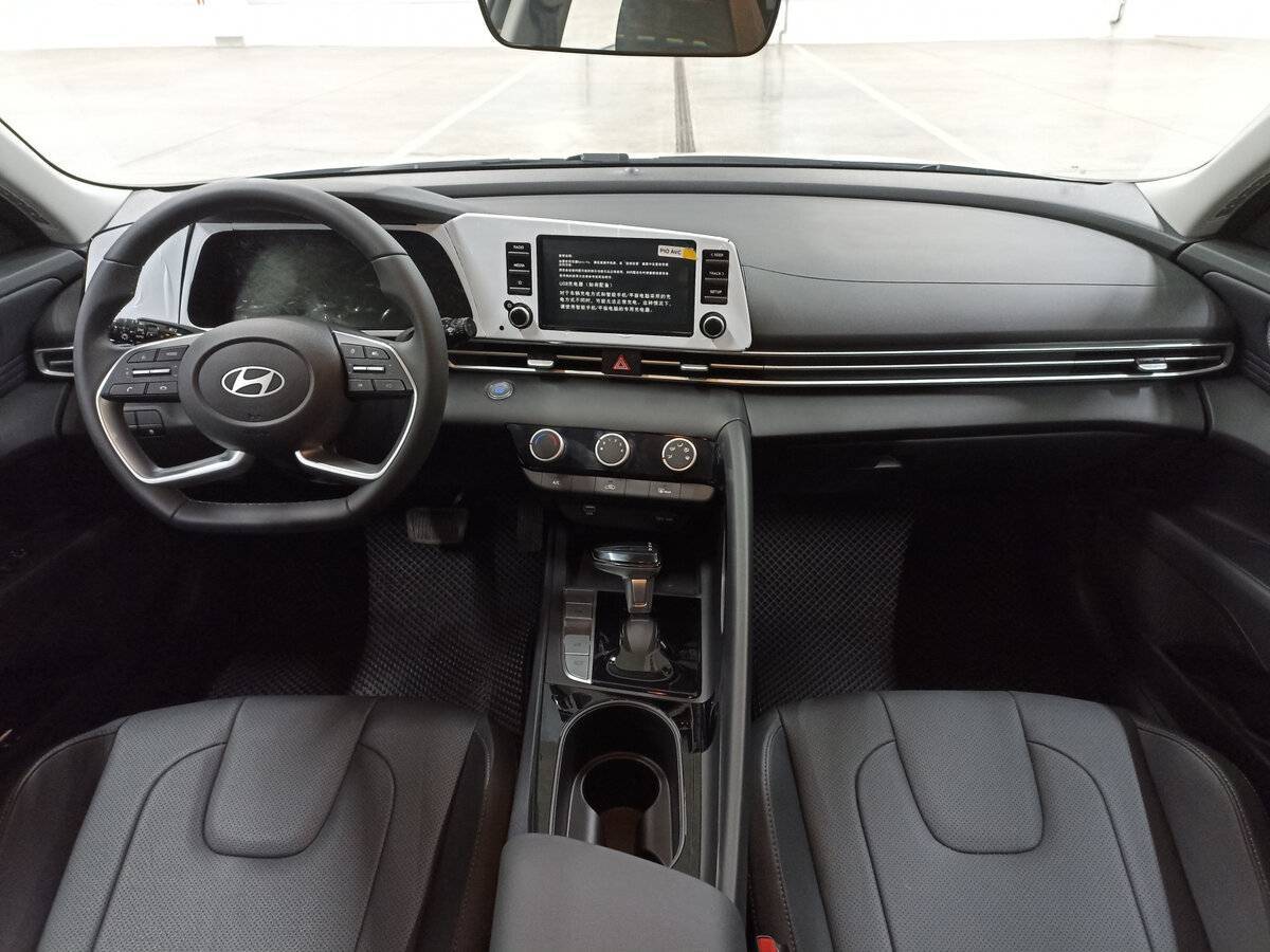 Купить Hyundai Elantra с пробегом. Фото: #13