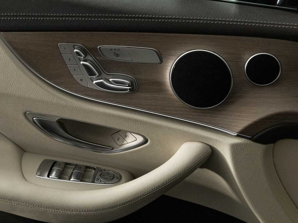 Купить Mercedes-Benz E-Класс с пробегом. Фото: #15