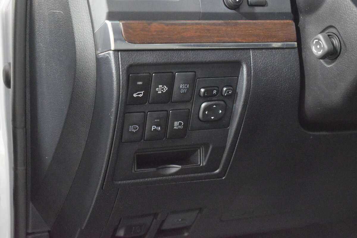 Купить Toyota Land Cruiser с пробегом. Фото: #15