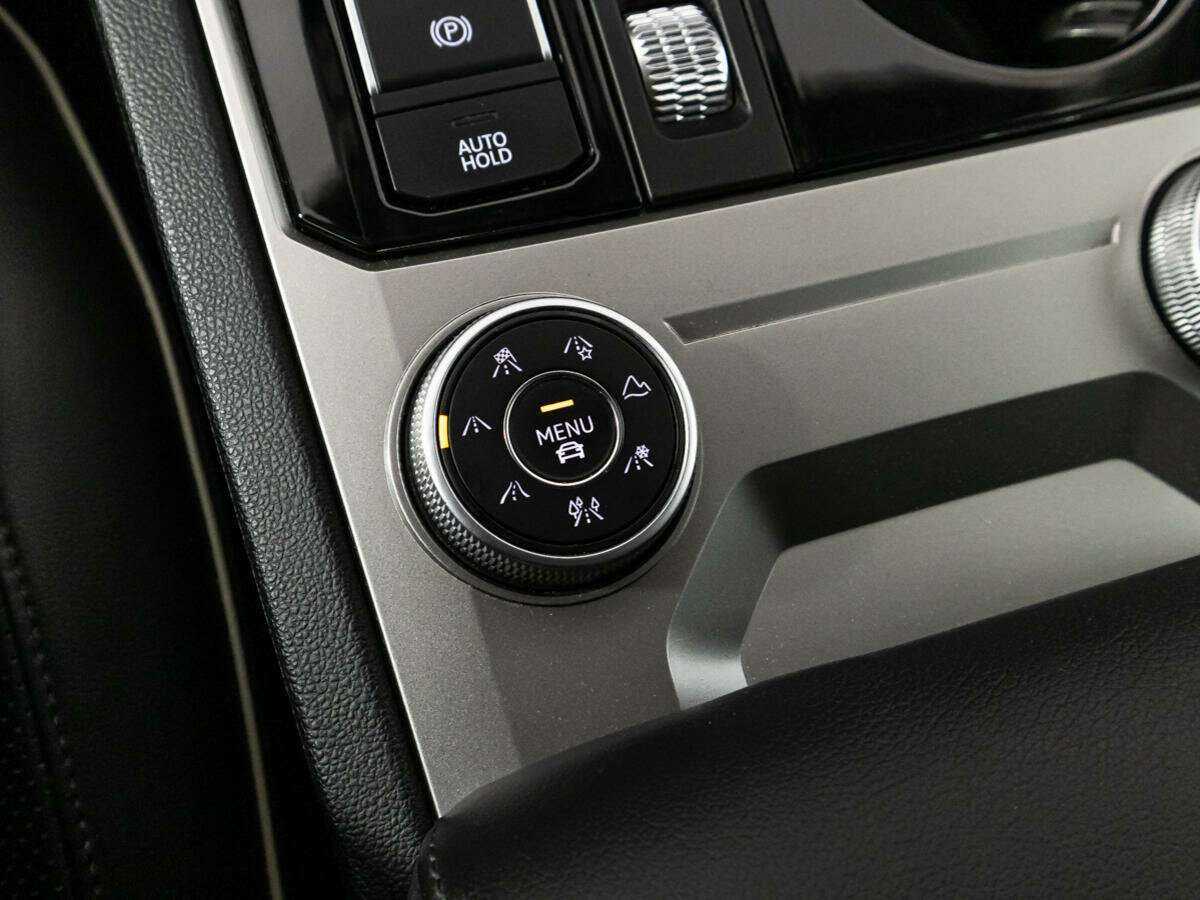 Купить Volkswagen Touareg с пробегом. Фото: #19