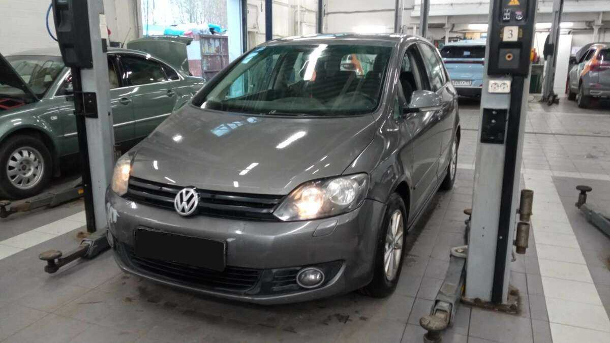 Купить Volkswagen Golf Plus с пробегом. Фото: #0