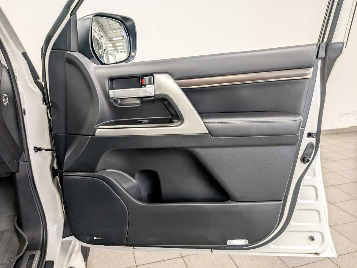 Купить Toyota Land Cruiser с пробегом. Фото: #24