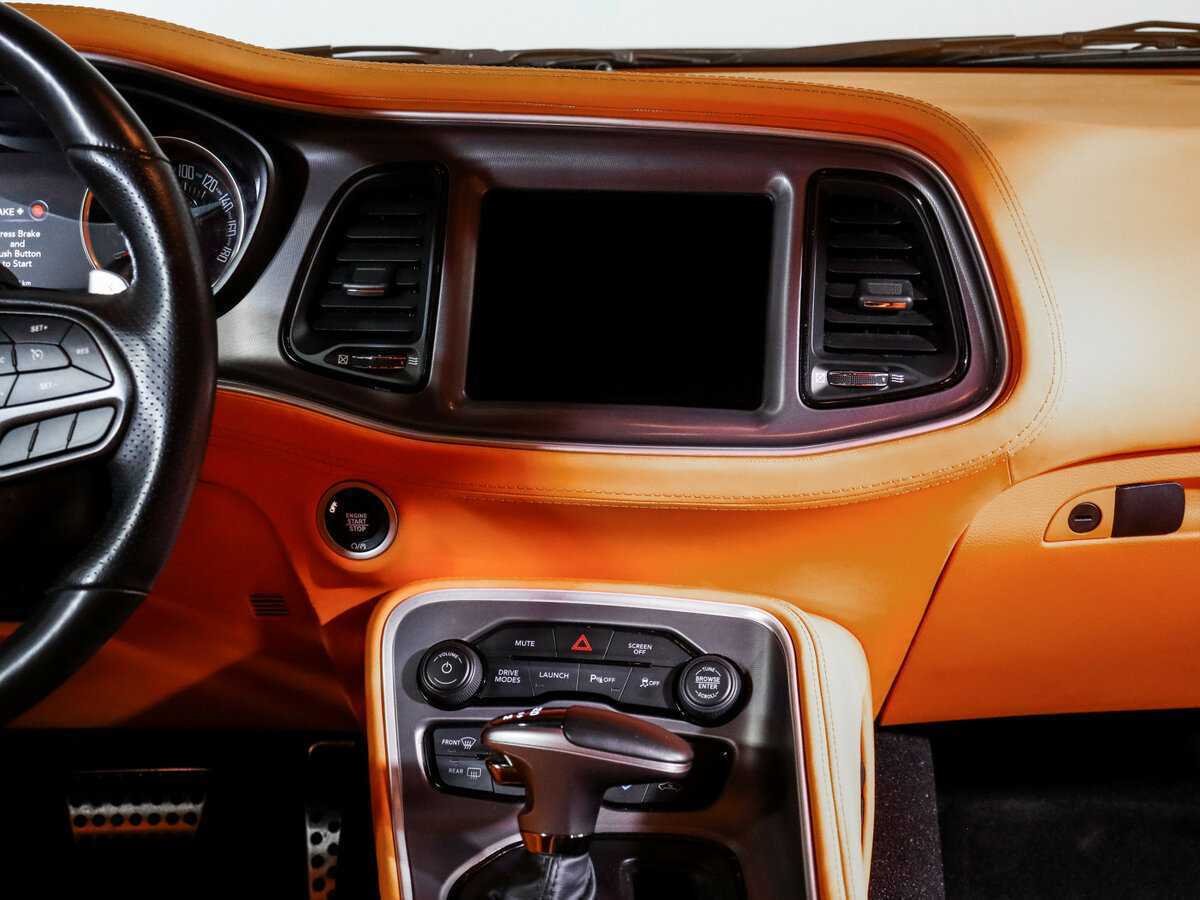 Купить Dodge Challenger с пробегом. Фото: #12