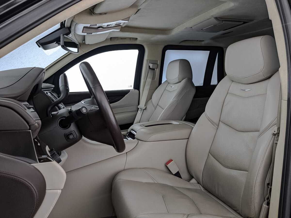 Купить Cadillac Escalade с пробегом. Фото: #17